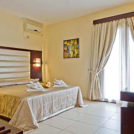 Socrates Hotel Apartments Kárpathos Eksteriør bilde