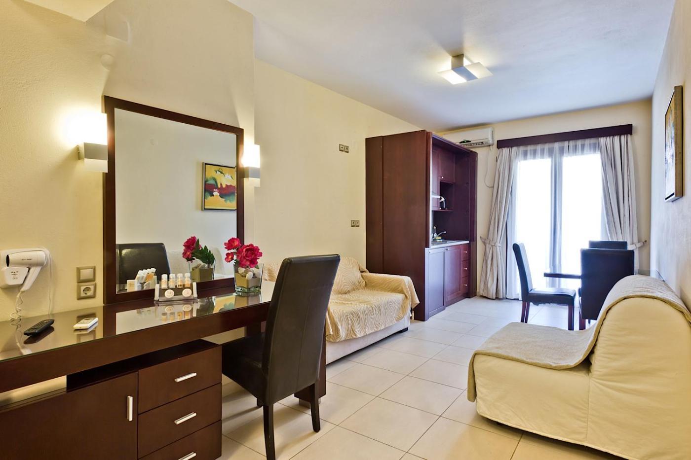 Socrates Hotel Apartments Kárpathos Eksteriør bilde