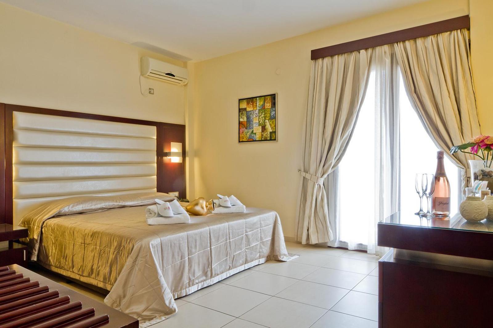 Socrates Hotel Apartments Kárpathos Eksteriør bilde